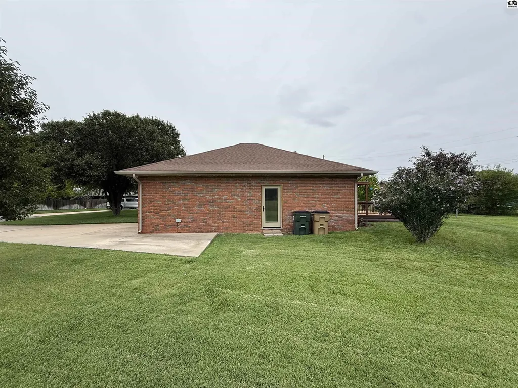 6 Banyard Drive South Hutchinson KS 67505