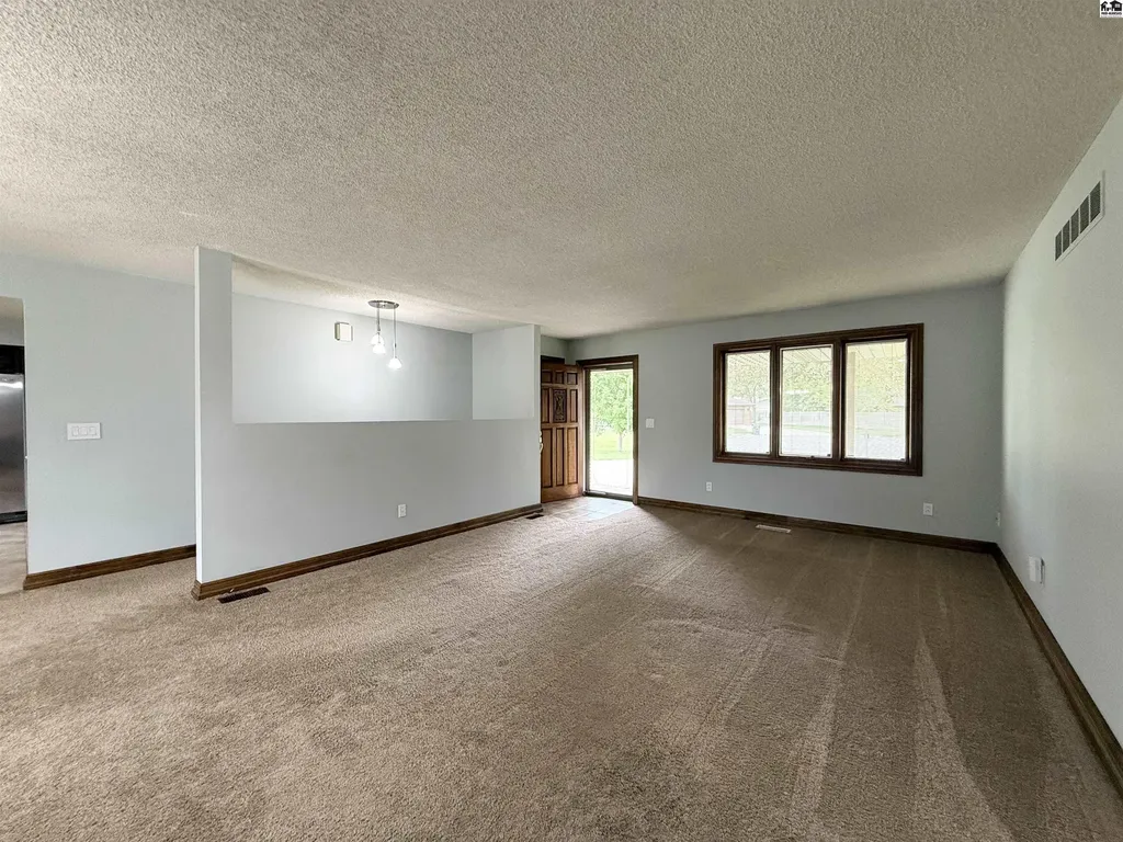 6 Banyard Drive South Hutchinson KS 67505