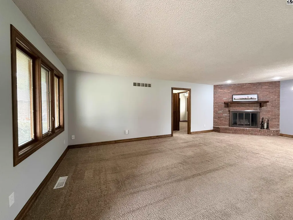 6 Banyard Drive South Hutchinson KS 67505