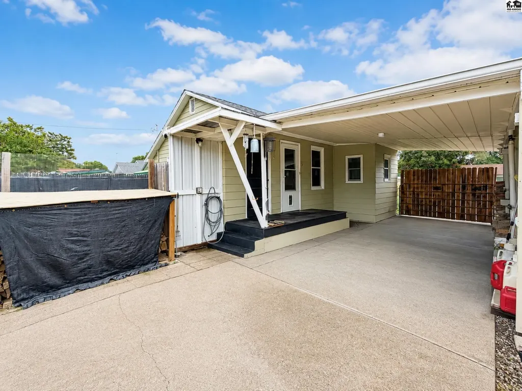 617 N Star Street Hutchinson KS 67501