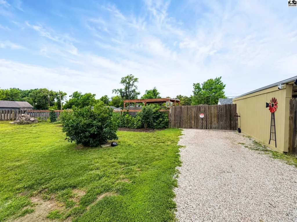 617 N Star Street Hutchinson KS 67501