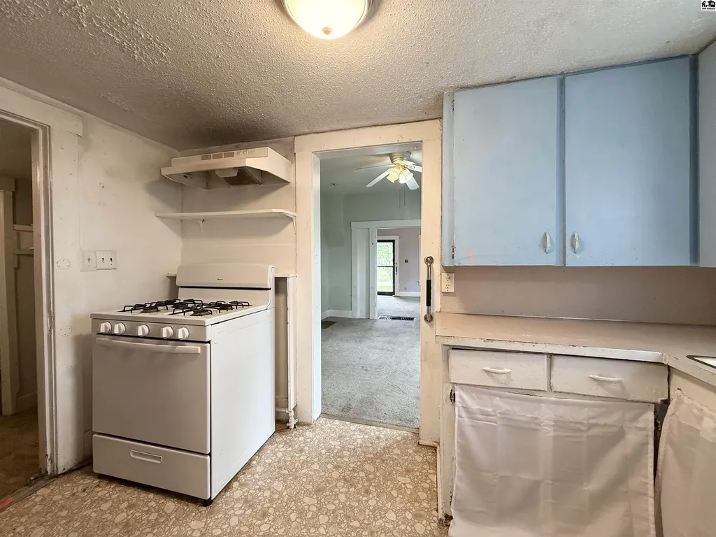 326 N Chemical Street Hutchinson KS 67501