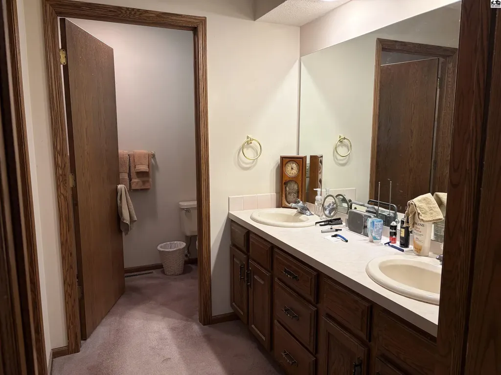 2804 Nottingham Drive Hutchinson KS 67502