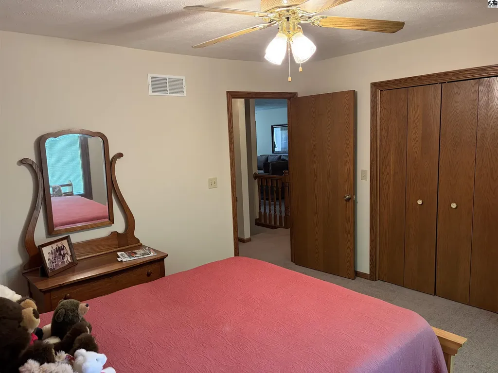 2804 Nottingham Drive Hutchinson KS 67502