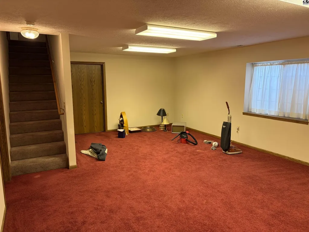 2804 Nottingham Drive Hutchinson KS 67502