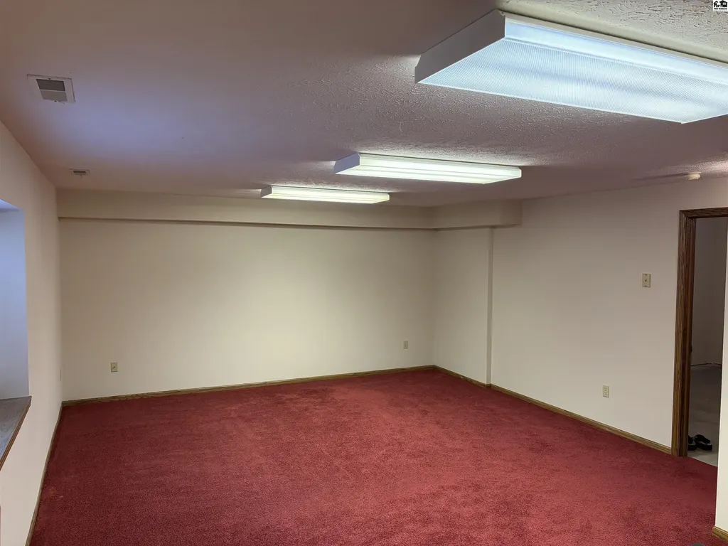 2804 Nottingham Drive Hutchinson KS 67502