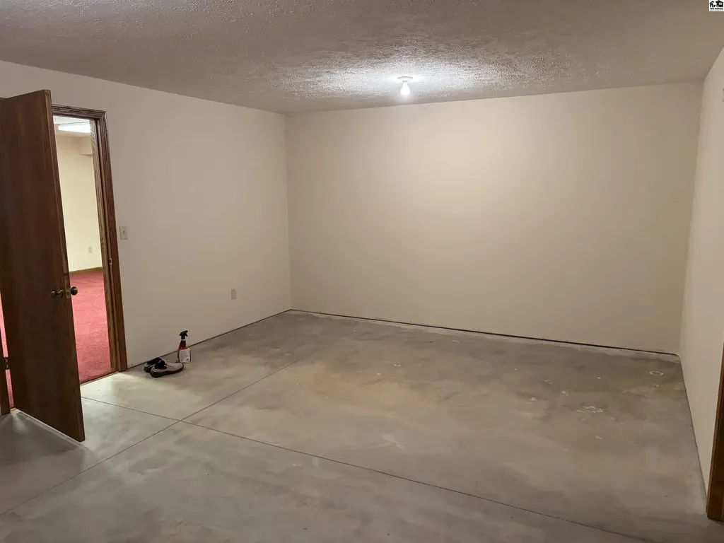 2804 Nottingham Drive Hutchinson KS 67502