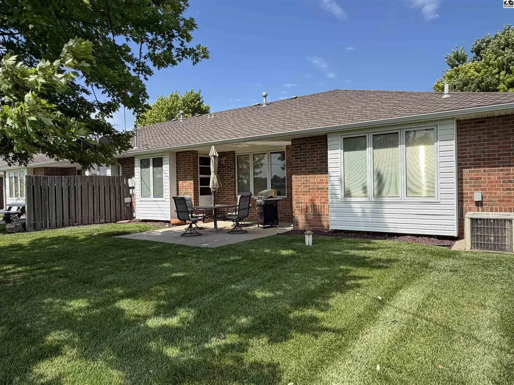 2804 Nottingham Drive Hutchinson KS 67502