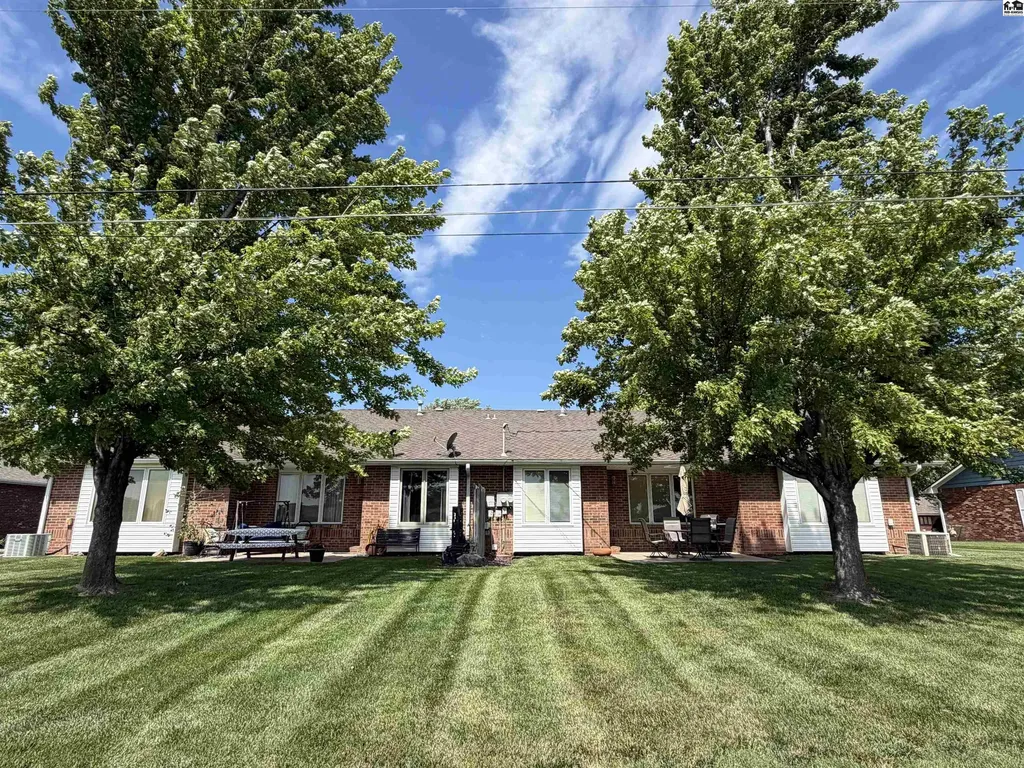 2804 Nottingham Drive Hutchinson KS 67502