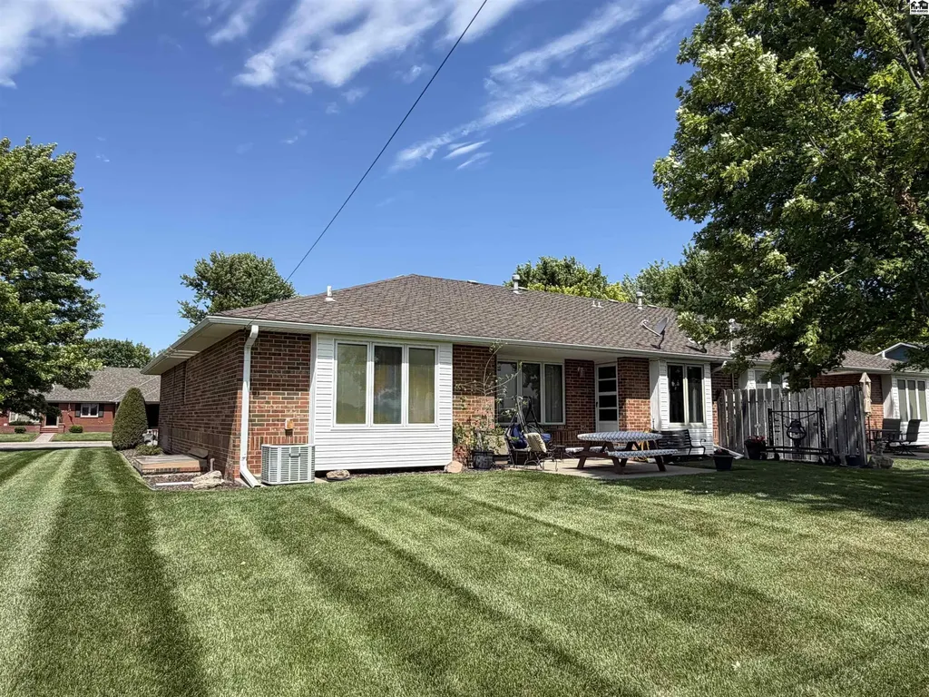 2804 Nottingham Drive Hutchinson KS 67502