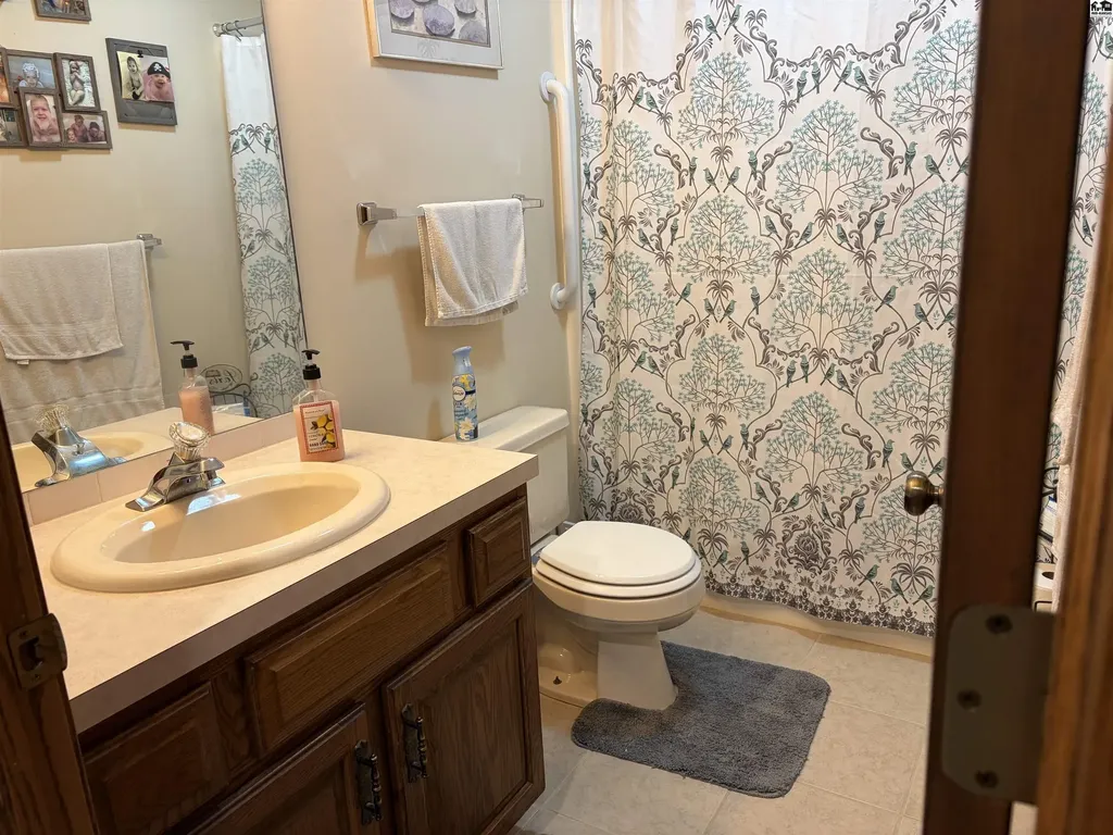 2804 Nottingham Drive Hutchinson KS 67502