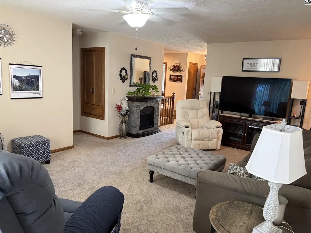2804 Nottingham Drive Hutchinson KS 67502