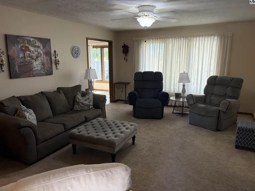 2804 Nottingham Drive Hutchinson KS 67502