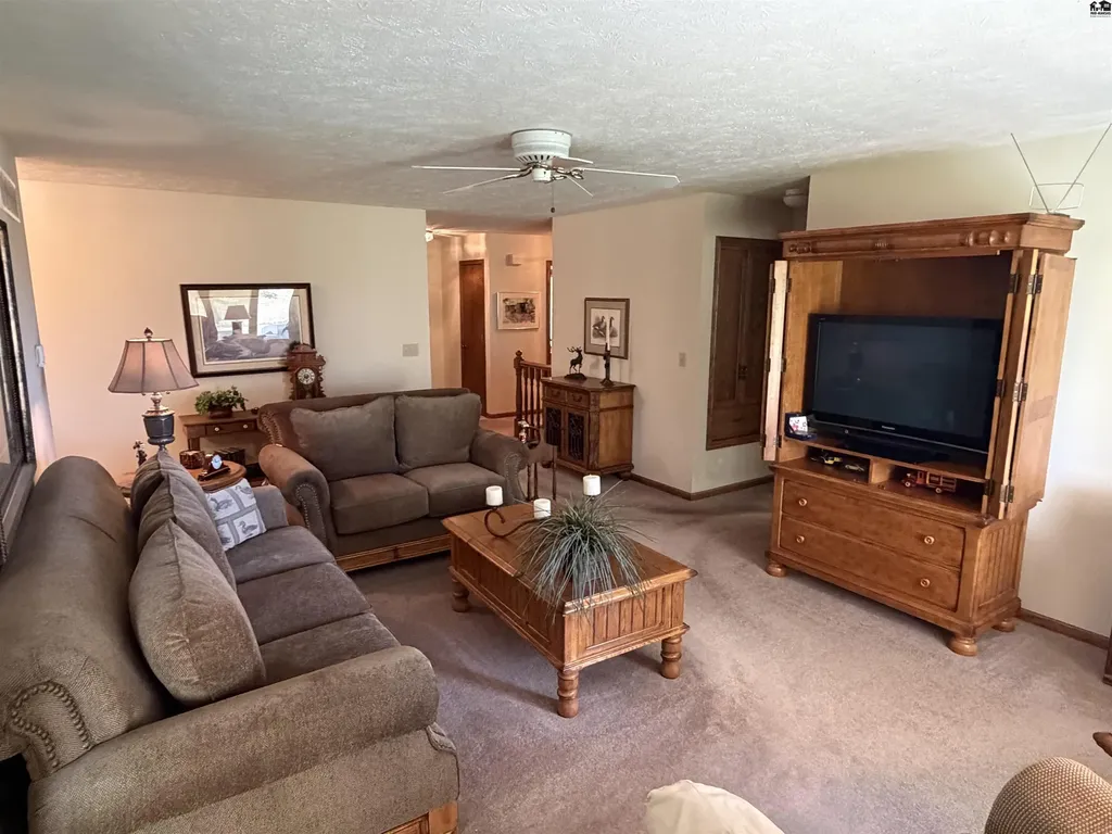 2804 Nottingham Drive Hutchinson KS 67502