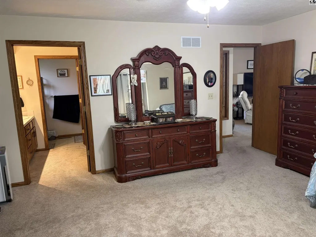 2804 Nottingham Drive Hutchinson KS 67502