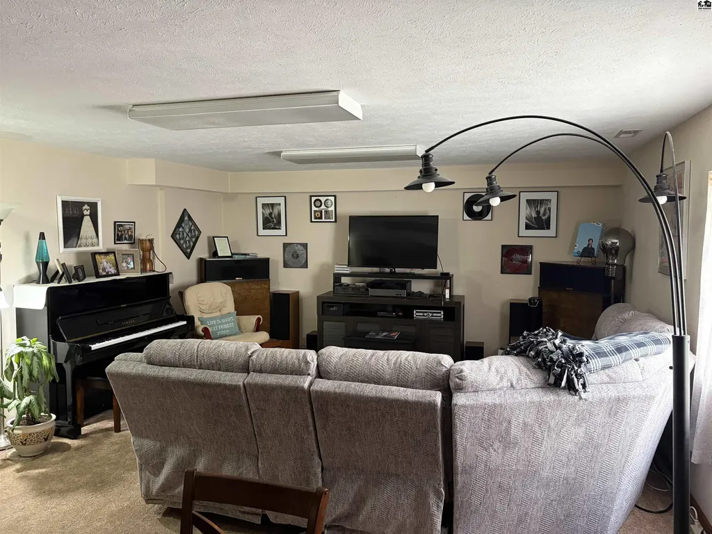 2804 Nottingham Drive Hutchinson KS 67502