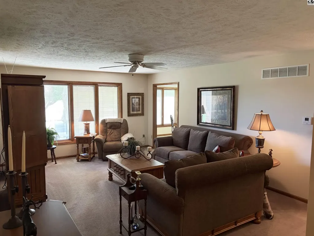 2804 Nottingham Drive Hutchinson KS 67502