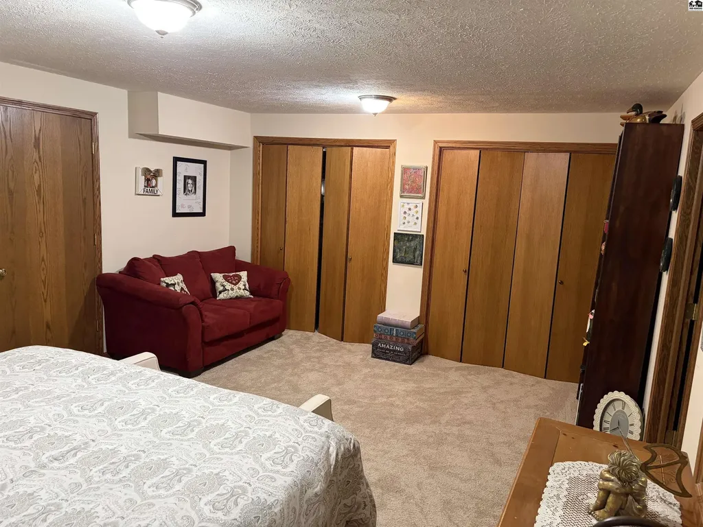 2804 Nottingham Drive Hutchinson KS 67502