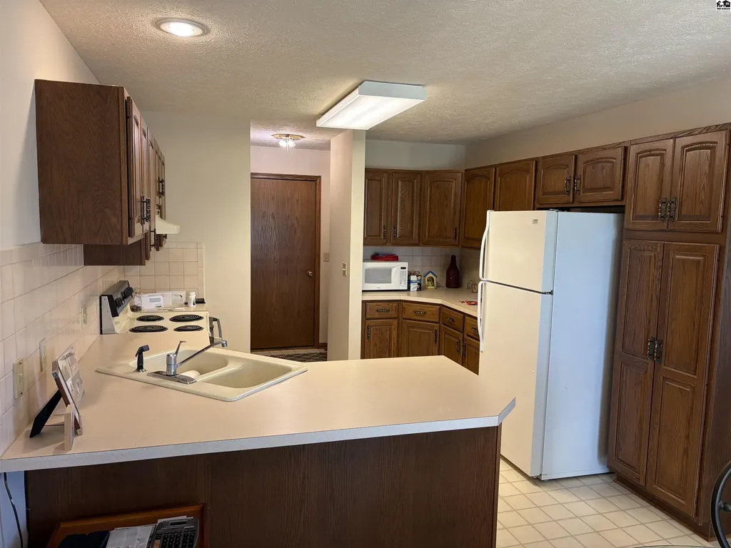 2804 Nottingham Drive Hutchinson KS 67502