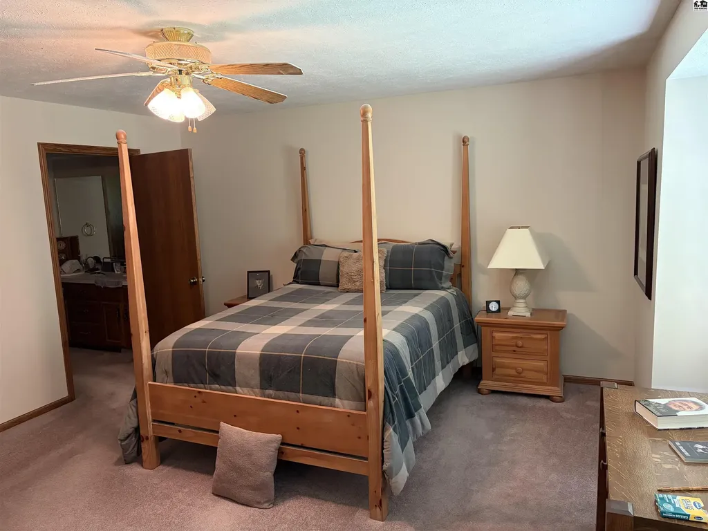 2804 Nottingham Drive Hutchinson KS 67502