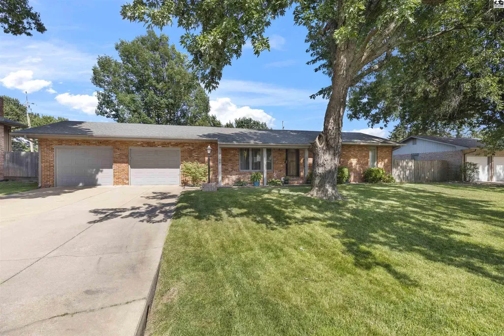 7204 N. Madison Street Hutchinson KS 67502