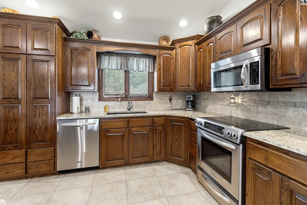 7204 N. Madison Street Hutchinson KS 67502