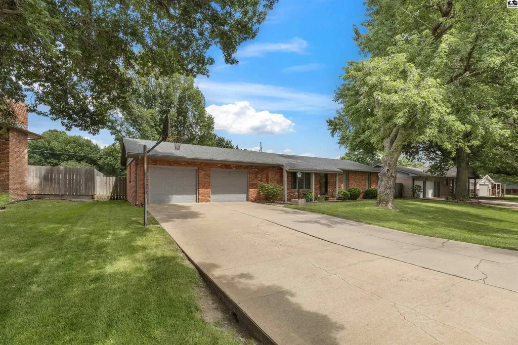 7204 N. Madison Street Hutchinson KS 67502