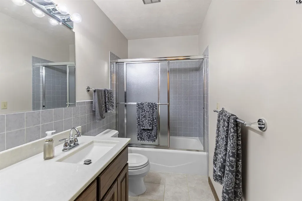 7204 N. Madison Street Hutchinson KS 67502