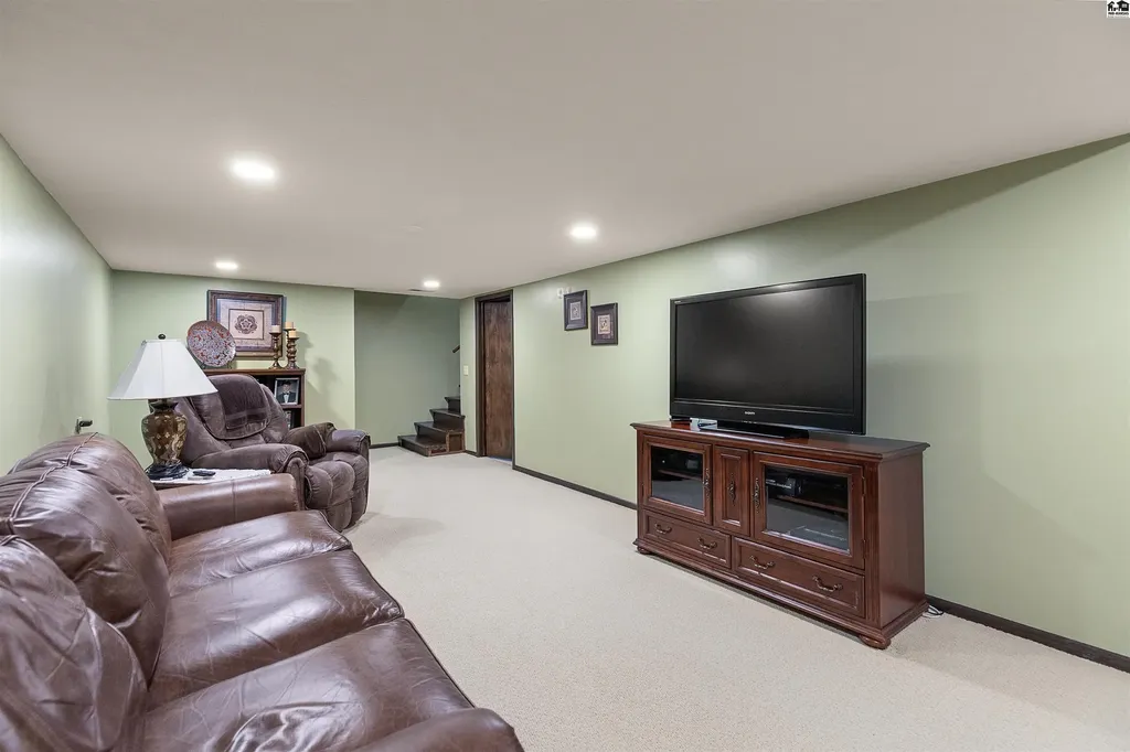 7204 N. Madison Street Hutchinson KS 67502