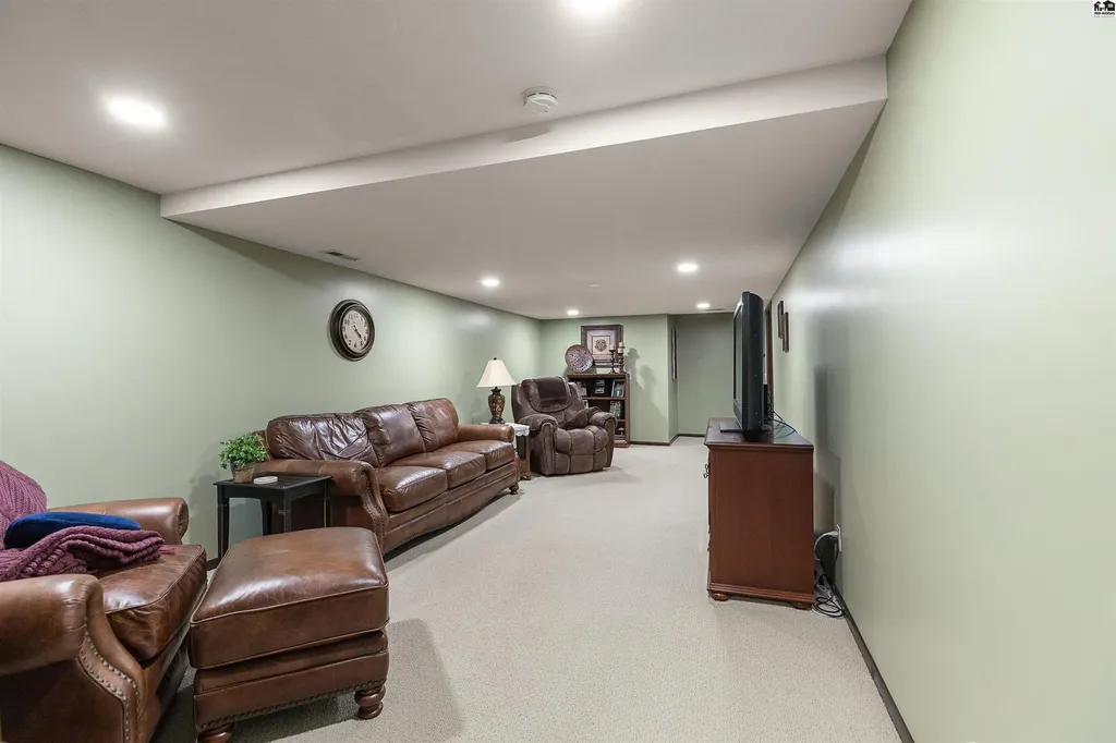 7204 N. Madison Street Hutchinson KS 67502
