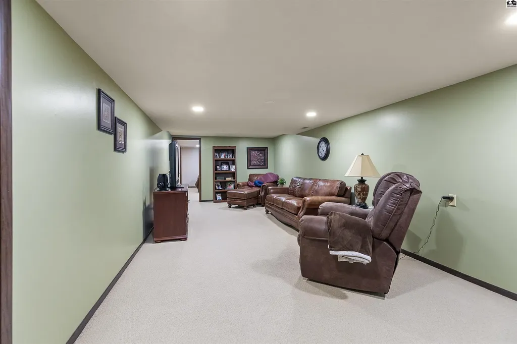 7204 N. Madison Street Hutchinson KS 67502