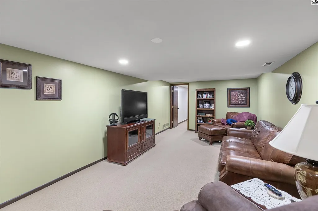 7204 N. Madison Street Hutchinson KS 67502