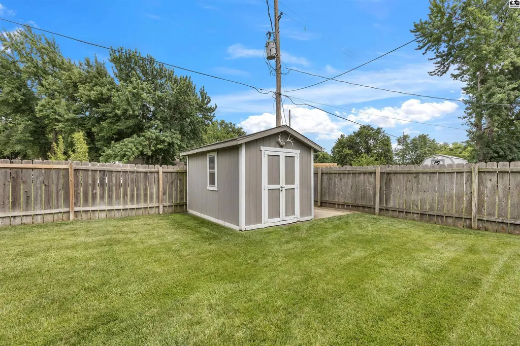 7204 N. Madison Street Hutchinson KS 67502