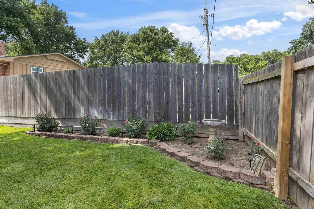 7204 N. Madison Street Hutchinson KS 67502