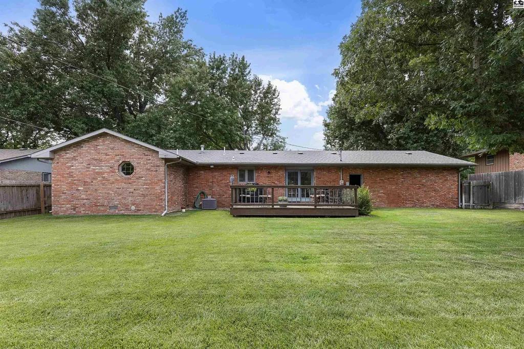 7204 N. Madison Street Hutchinson KS 67502
