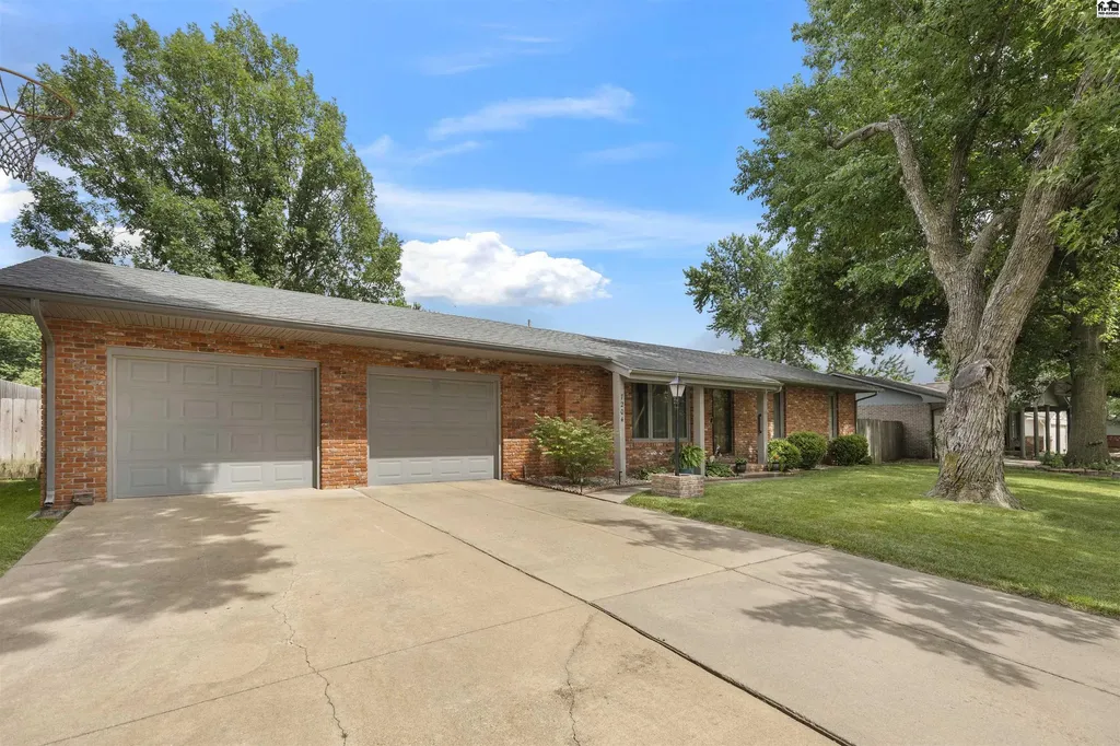7204 N. Madison Street Hutchinson KS 67502