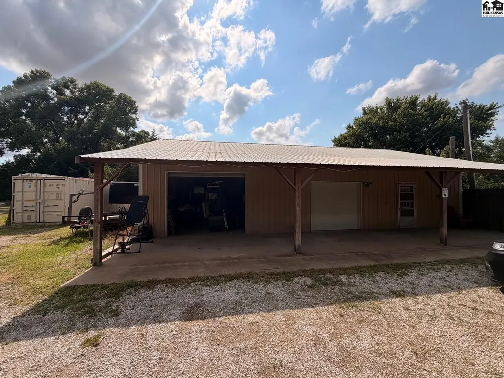 3709 W 11th Avenue Hutchinson KS 67501