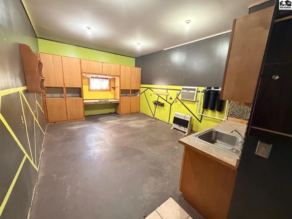 3709 W 11th Avenue Hutchinson KS 67501