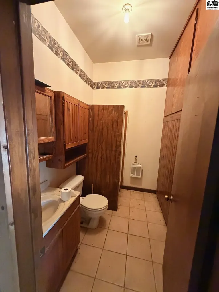 3709 W 11th Avenue Hutchinson KS 67501