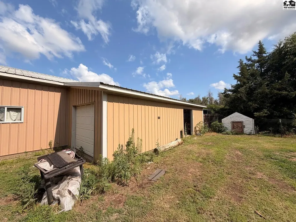 3709 W 11th Avenue Hutchinson KS 67501