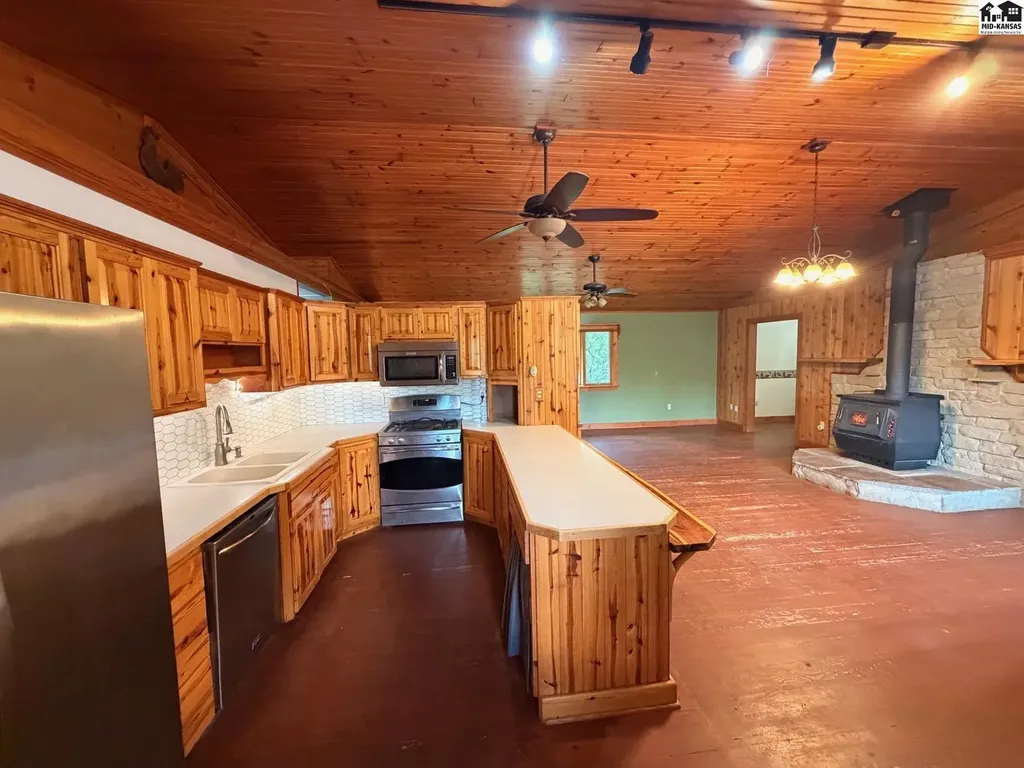 3709 W 11th Avenue Hutchinson KS 67501