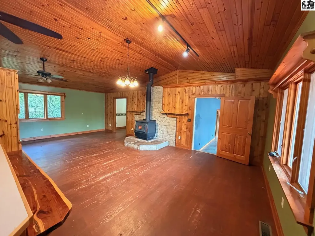 3709 W 11th Avenue Hutchinson KS 67501
