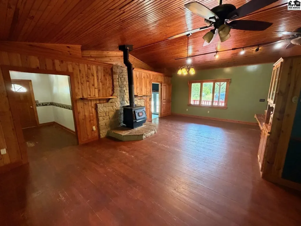 3709 W 11th Avenue Hutchinson KS 67501