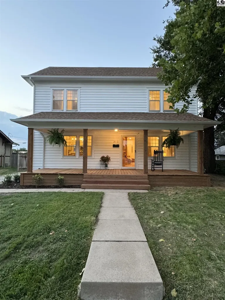 312 Crescent Boulevard Hutchinson KS 67502