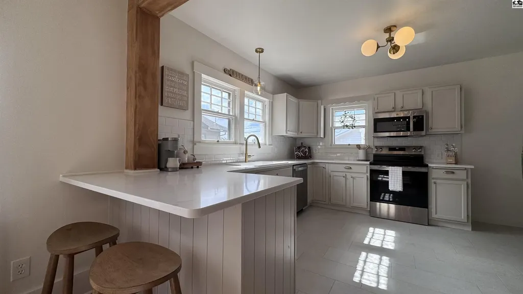 312 Crescent Boulevard Hutchinson KS 67502