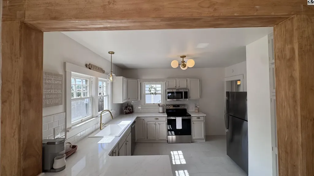 312 Crescent Boulevard Hutchinson KS 67502