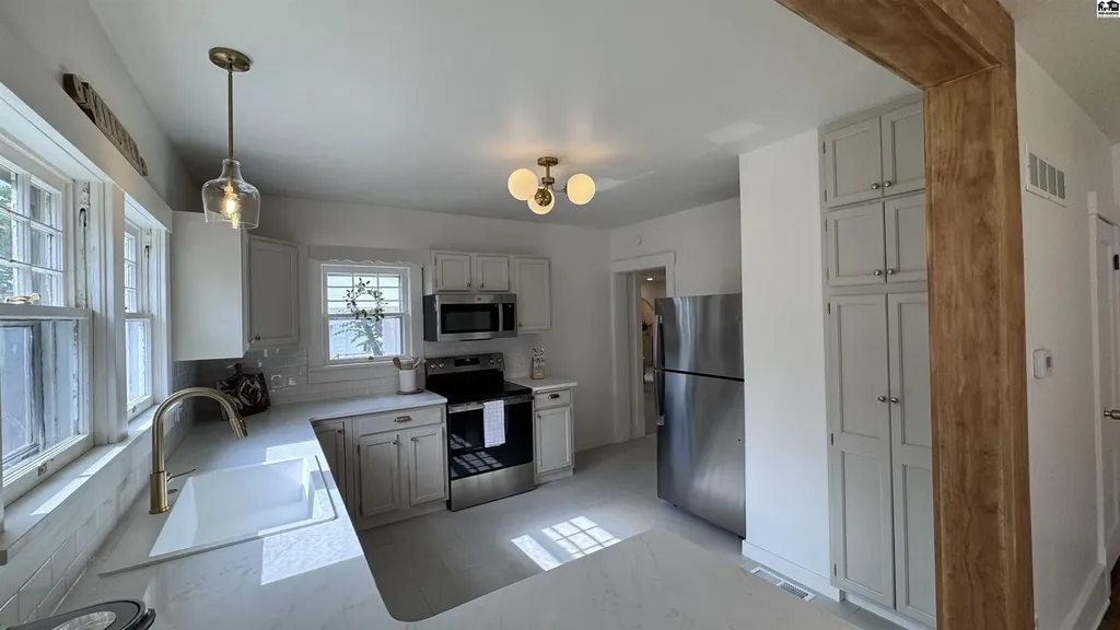 312 Crescent Boulevard Hutchinson KS 67502