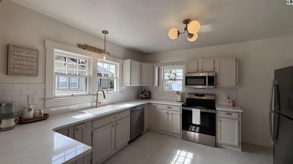 312 Crescent Boulevard Hutchinson KS 67502
