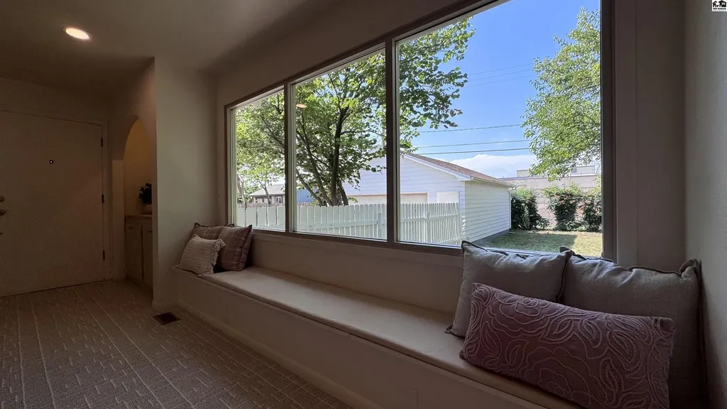 312 Crescent Boulevard Hutchinson KS 67502