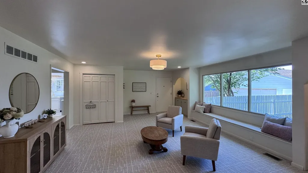312 Crescent Boulevard Hutchinson KS 67502